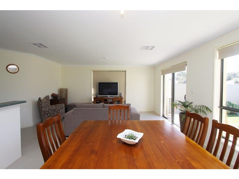 4 St Albans Place, Clearview SA 5085