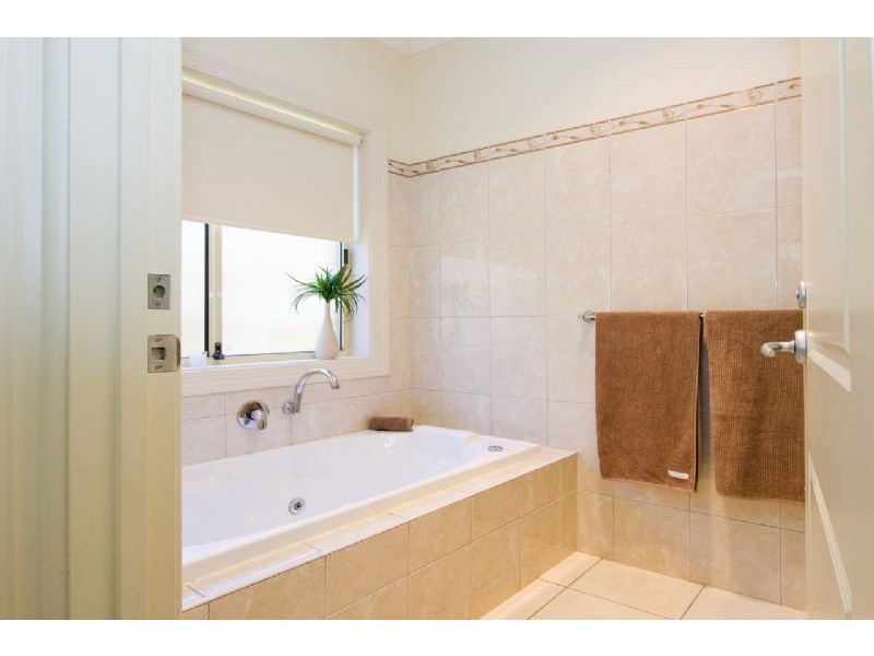 17 Kent Avenue, Fulham Gardens SA 5024