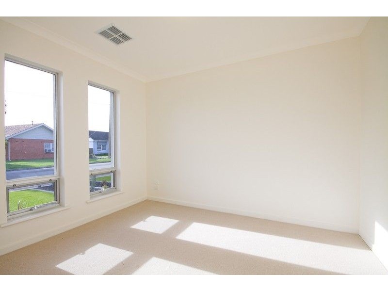 8A Sharpie Crescent, Grange SA 5022