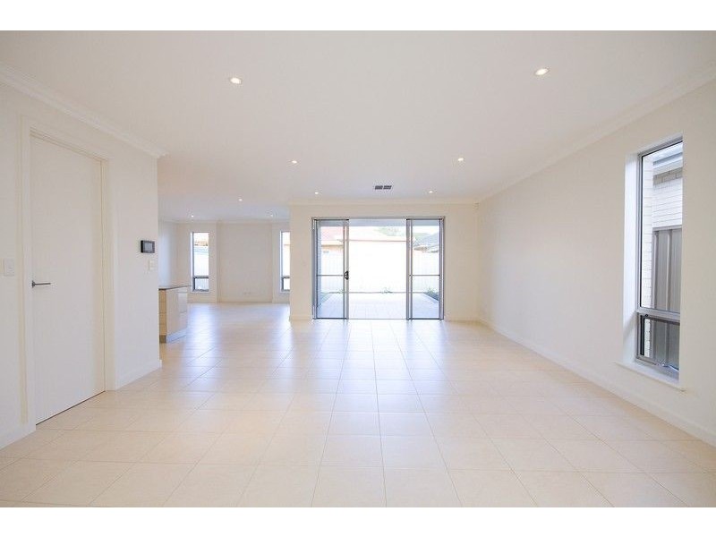 8A Sharpie Crescent, Grange SA 5022