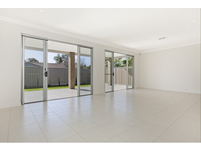 4 Yacht Place, Grange SA 5022