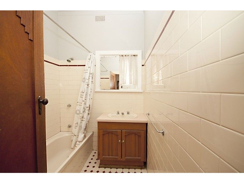 18 Narkunda Street, Glandore SA 5037