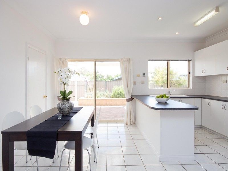 2/8 Albany Street, Grange SA 5022