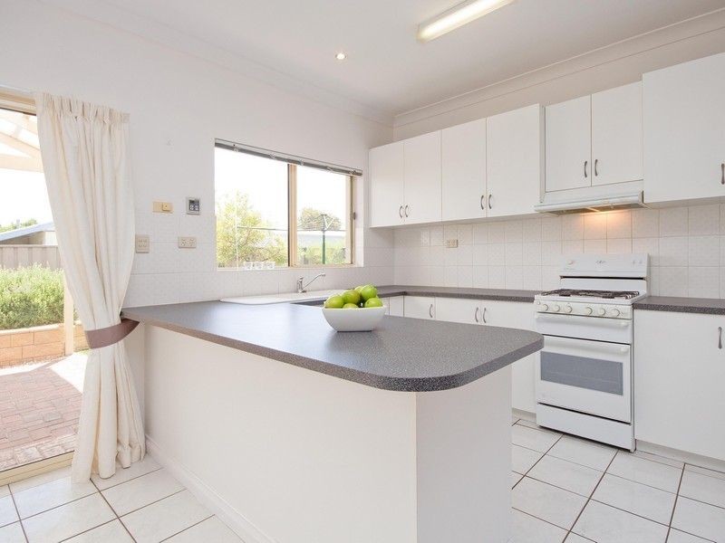 2/8 Albany Street, Grange SA 5022