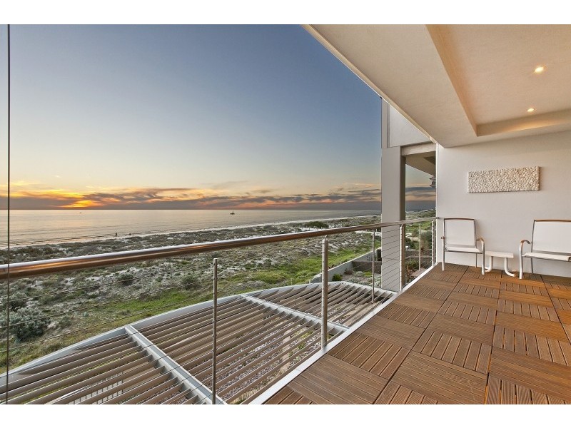 543 Esplanade (Enter from Fort St), Grange SA 5022