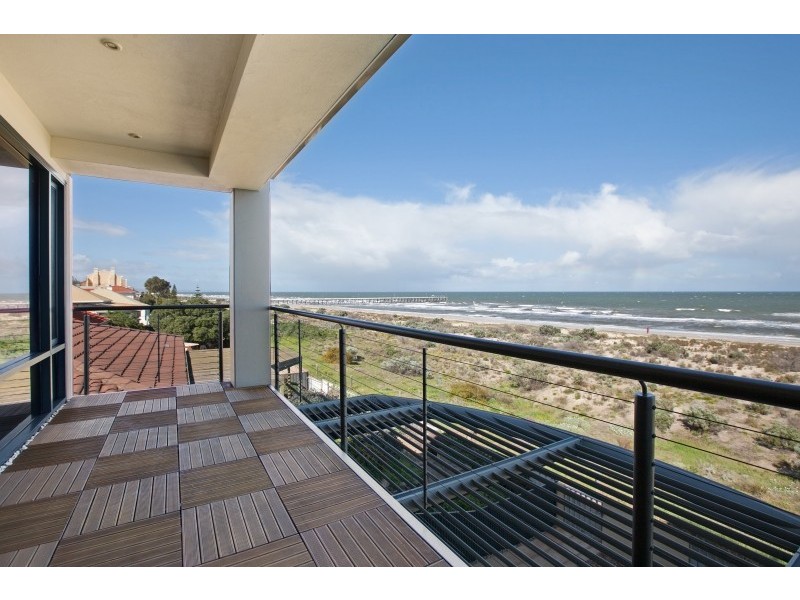 543 Esplanade (Enter from Fort St), Grange SA 5022