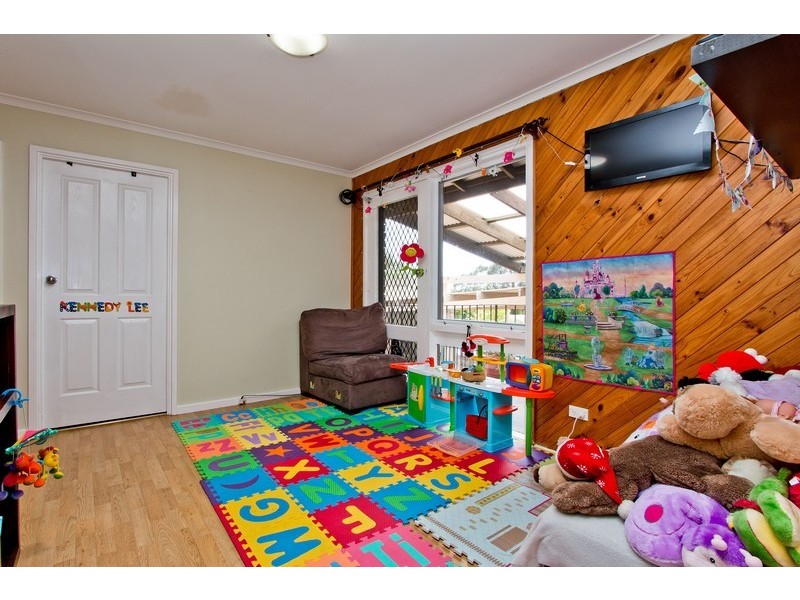 18 Pennant Street, Aberfoyle Park SA 5159