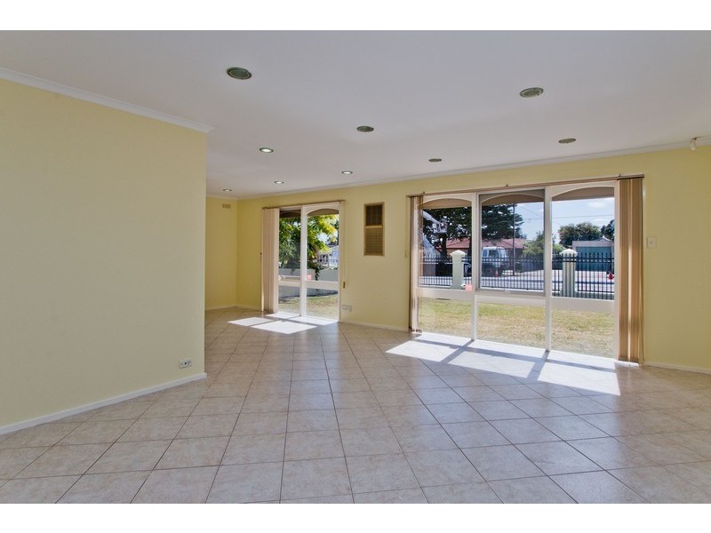 376 Tapleys Hill Road, Seaton SA 5023