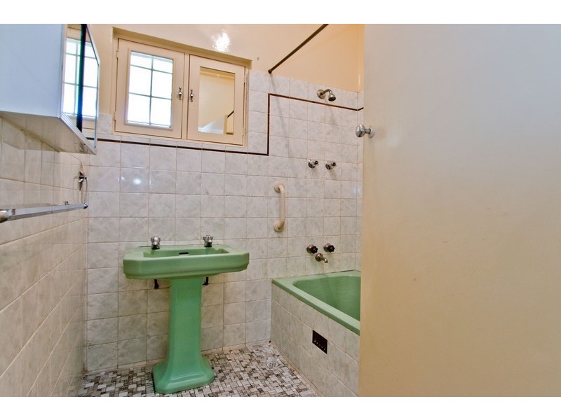 18 Yorkshire Street, Grange SA 5022