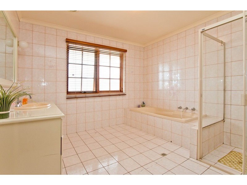 23 Lefkas Court, Seaton SA 5023