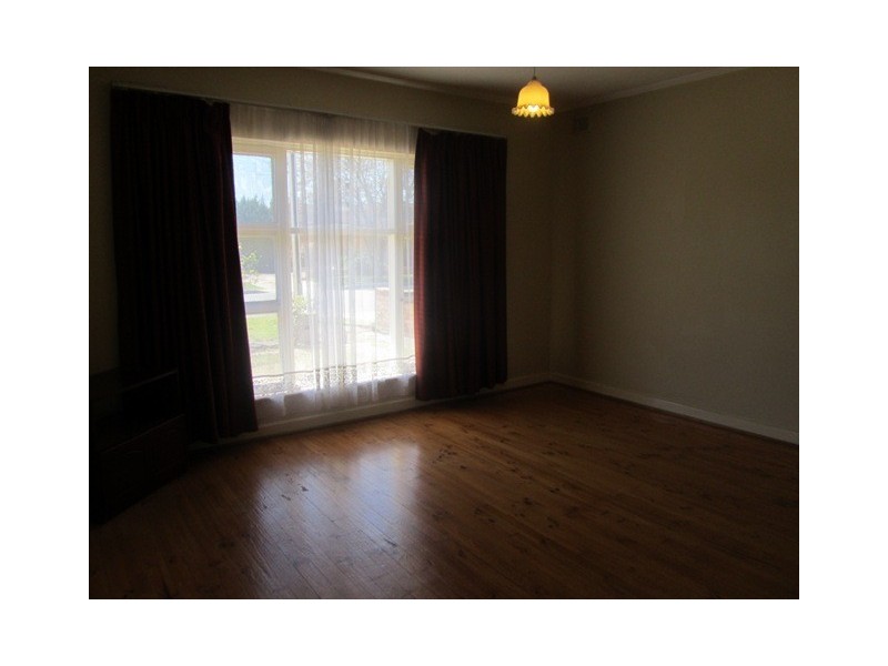 4 Bowen Crescent, Seaton SA 5023