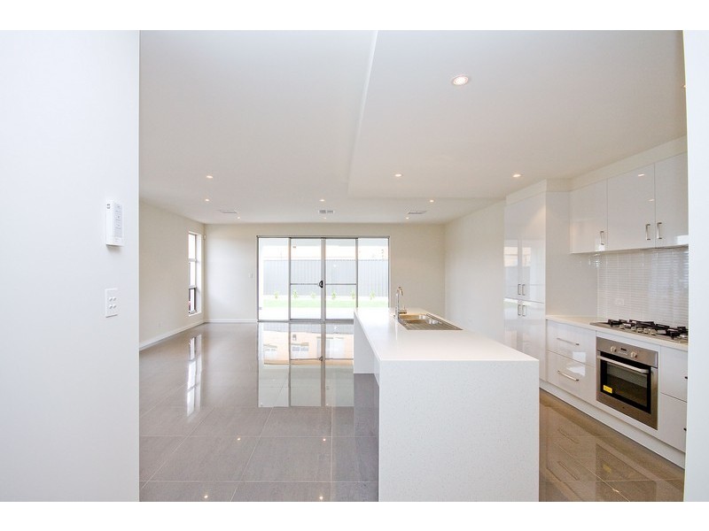 2/3 Dineen Place, West Beach SA 5024