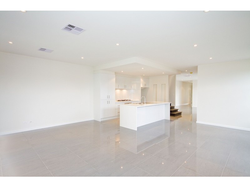 2/3 Dineen Place, West Beach SA 5024