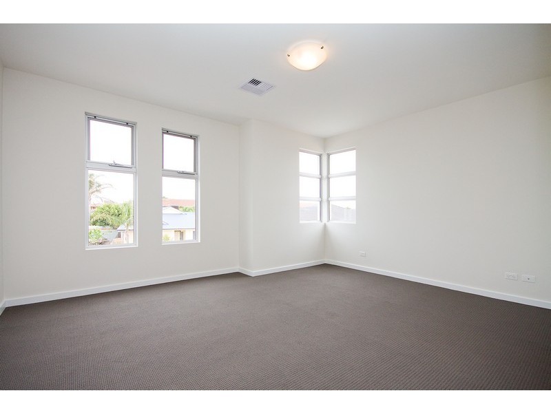 2/3 Dineen Place, West Beach SA 5024