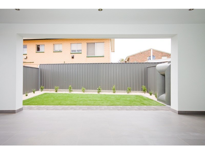 2/3 Dineen Place, West Beach SA 5024