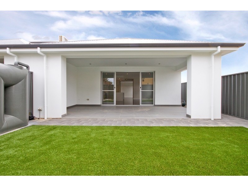 2/3 Dineen Place, West Beach SA 5024
