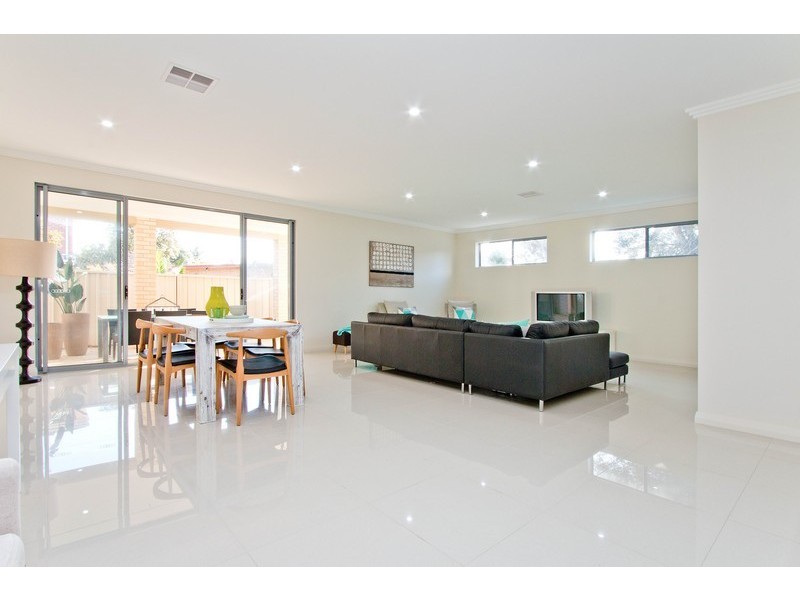 9A Fleetwood Crescent, Henley Beach SA 5022