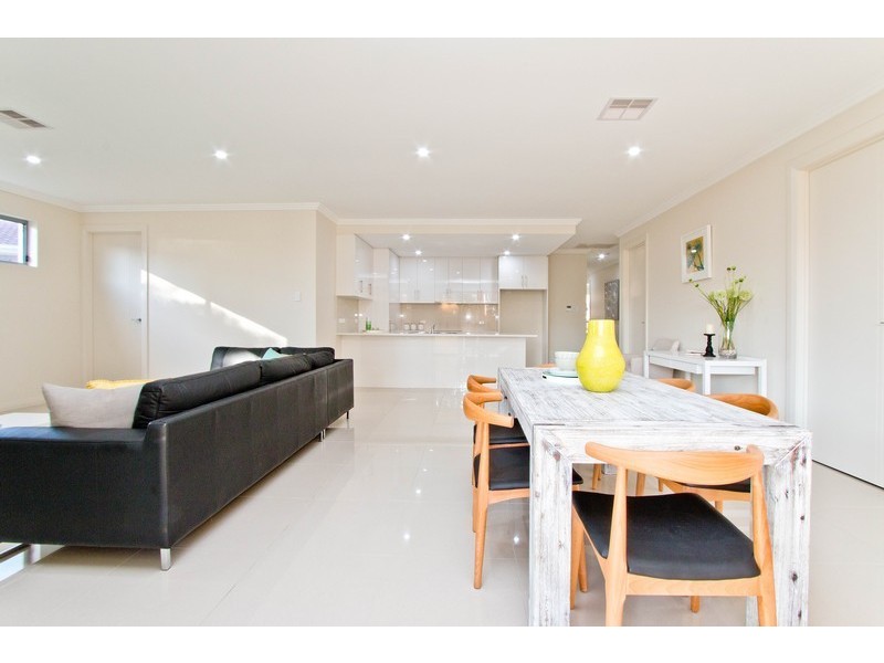 9A Fleetwood Crescent, Henley Beach SA 5022