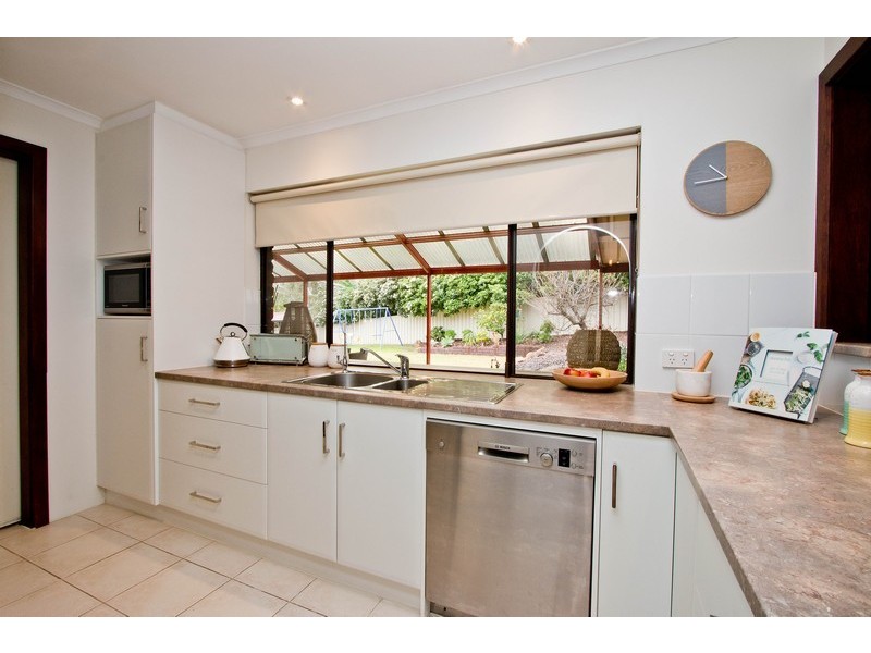 4 Grassdale Rise, Aberfoyle Park SA 5159