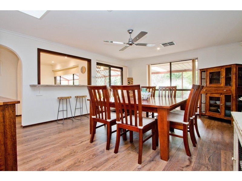 4 Grassdale Rise, Aberfoyle Park SA 5159