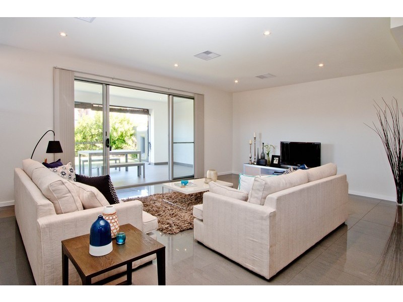 2/3 Dineen Place, West Beach SA 5024