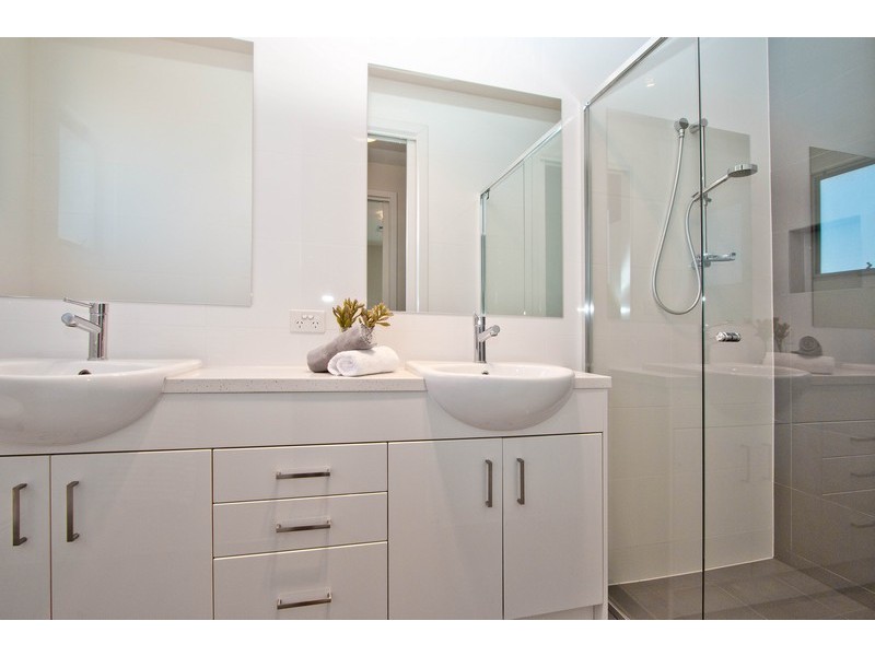 2/3 Dineen Place, West Beach SA 5024