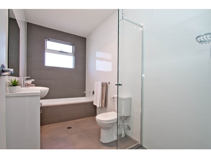 2/3 Dineen Place, West Beach SA 5024