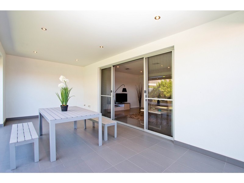 2/3 Dineen Place, West Beach SA 5024