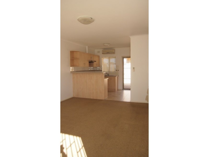 2/2 Bach Crecent, Seaton SA 5023