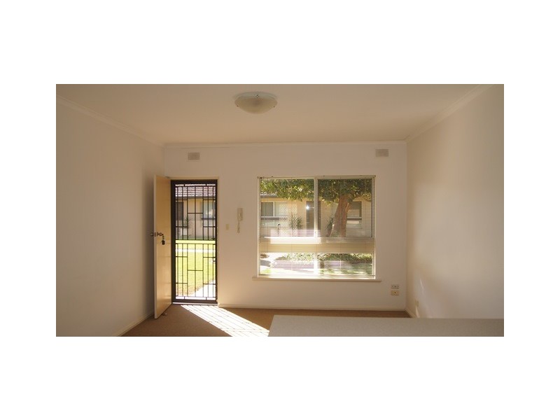 2/2 Bach Crecent, Seaton SA 5023