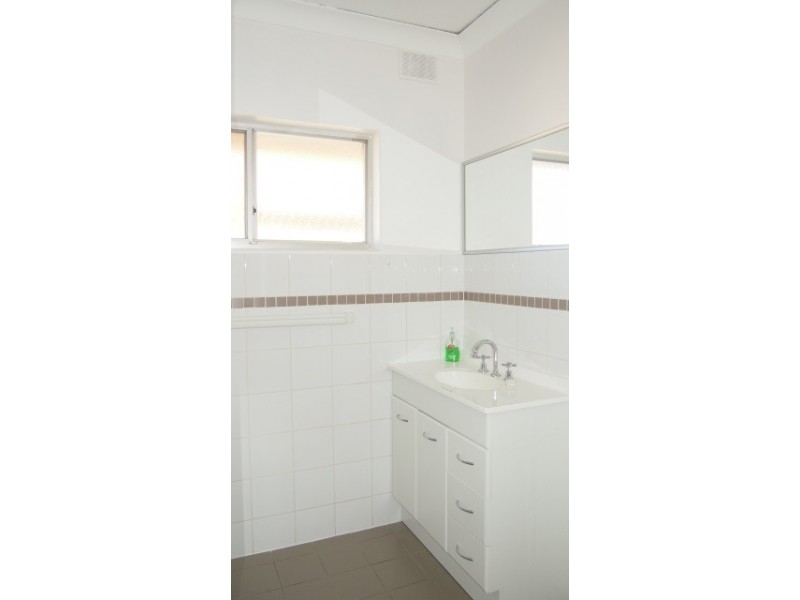 2/2 Bach Crecent, Seaton SA 5023