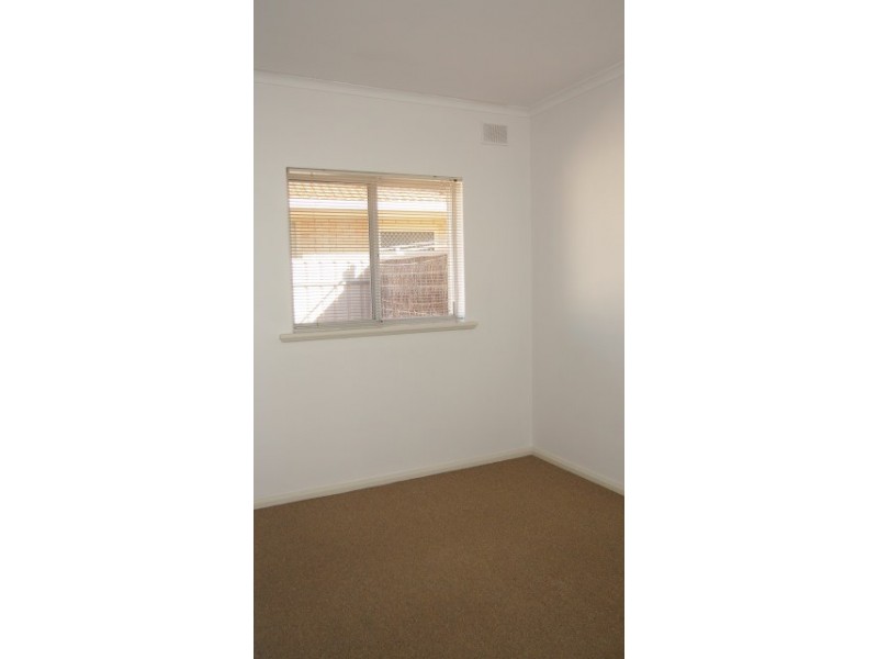 2/2 Bach Crecent, Seaton SA 5023