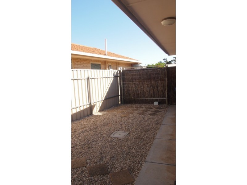 2/2 Bach Crecent, Seaton SA 5023