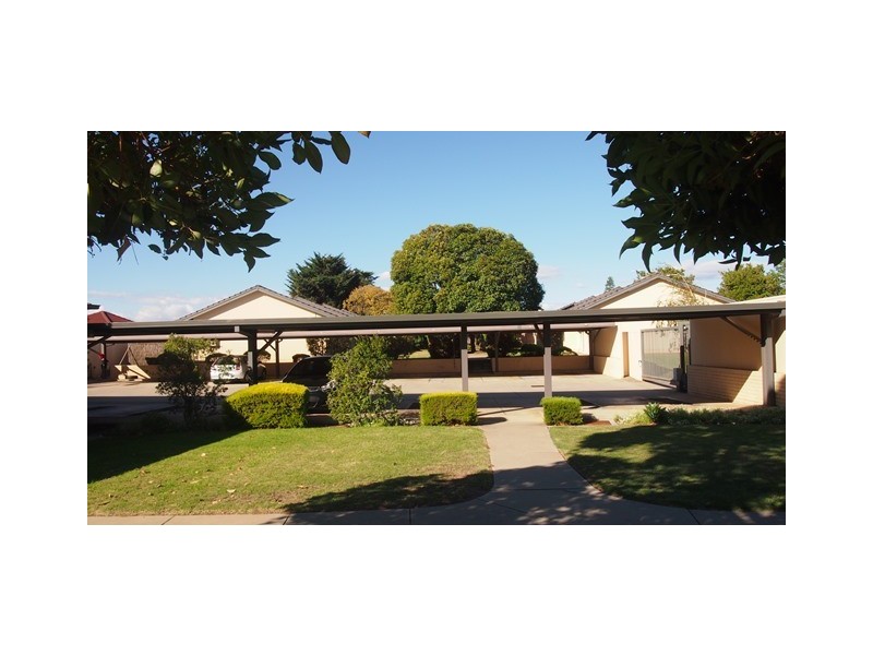 2/2 Bach Crecent, Seaton SA 5023