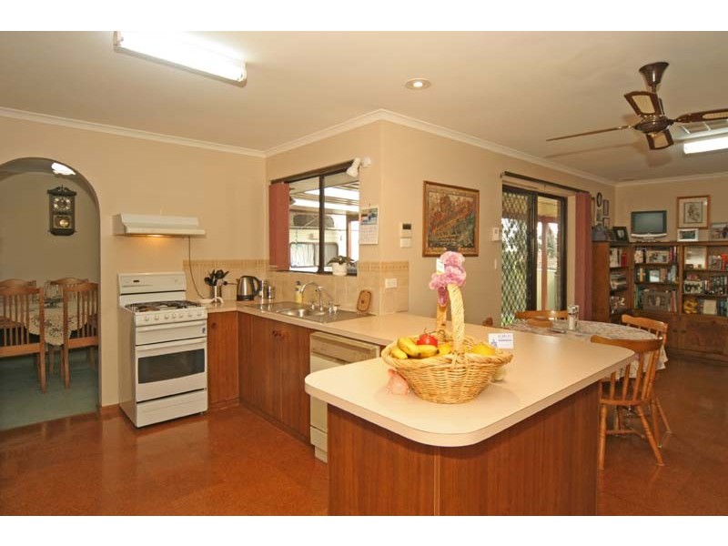 13 Jeanette Crescent, Aberfoyle Park SA 5159