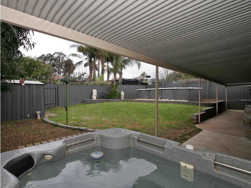 6 Esther Avenue, Woodcroft SA 5162