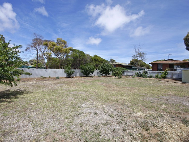 8 Coorumbena Crescent, Morphett Vale SA 5162