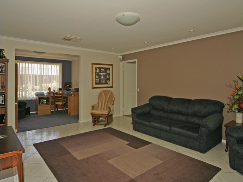 17 Sandpiper Avenue, Seaford Rise SA 5169