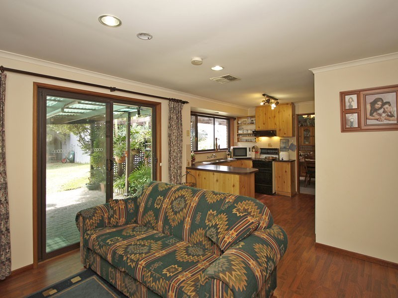 4 French Crescent, Trott Park SA 5158