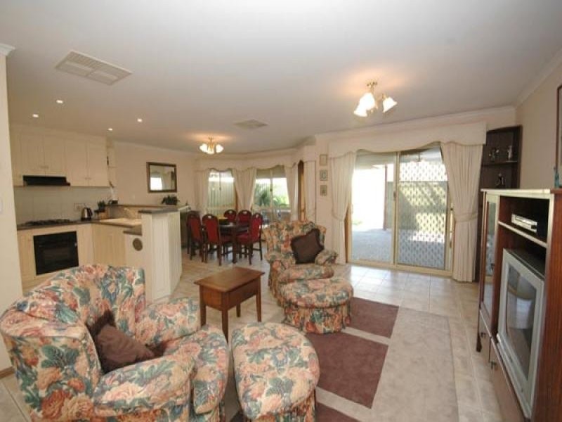 15 McCormack Crescent, Woodcroft SA 5162