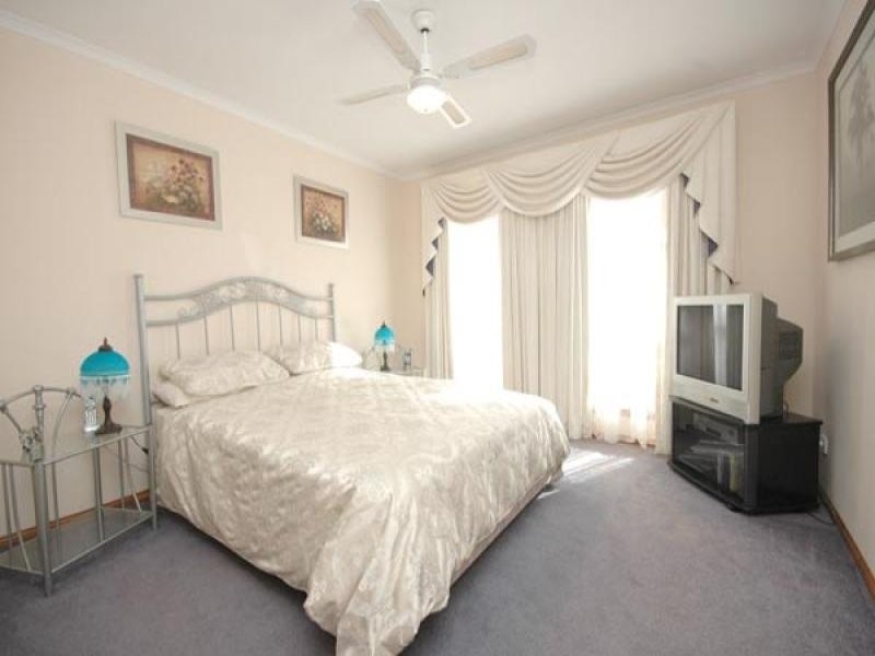 15 McCormack Crescent, Woodcroft SA 5162