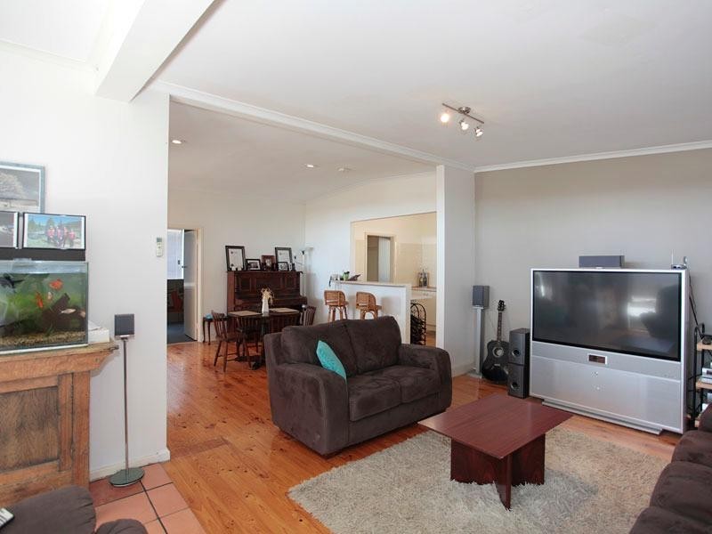 6 Powers Avenue, Morphett Vale SA 5162