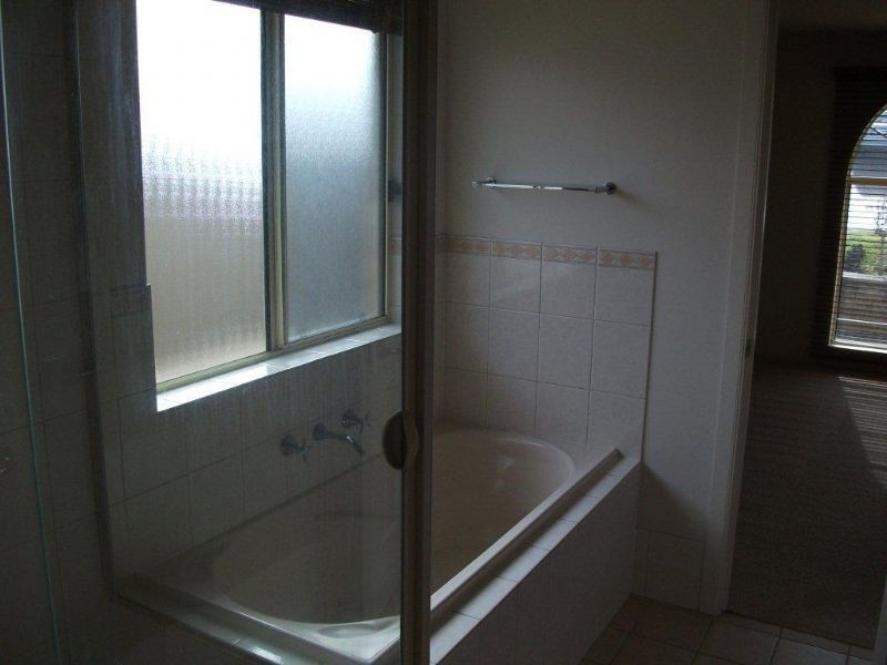 18 Verdant Parade, Woodcroft SA 5162