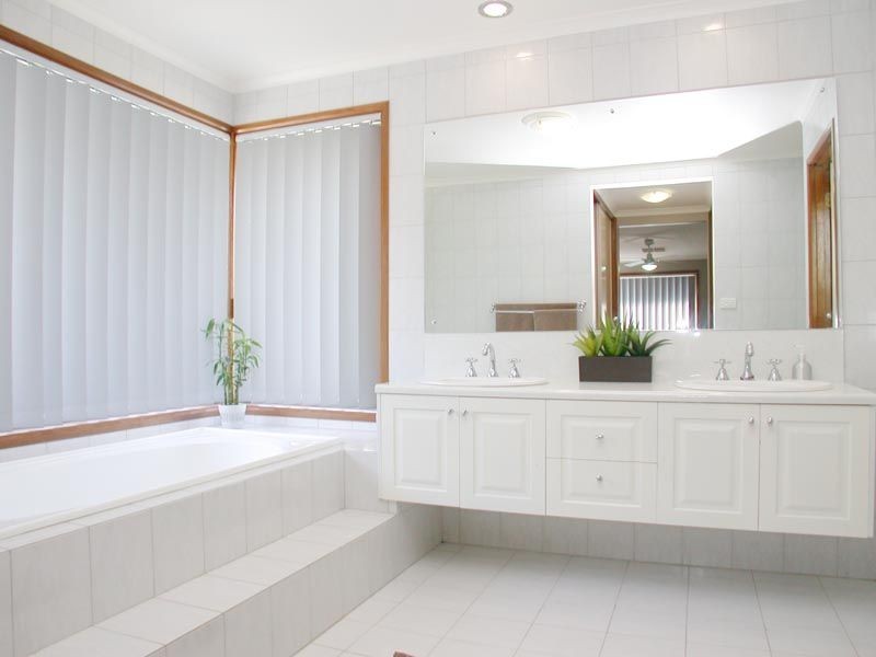 8 Houndsgate Court, Onkaparinga Hills SA 5163