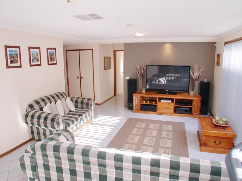 8 Houndsgate Court, Onkaparinga Hills SA 5163