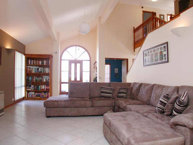 8 Houndsgate Court, Onkaparinga Hills SA 5163