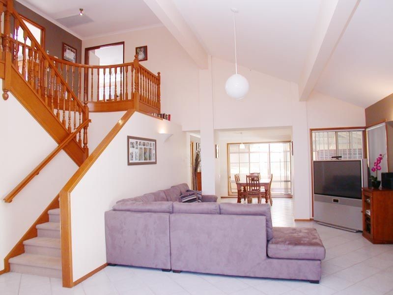 8 Houndsgate Court, Onkaparinga Hills SA 5163