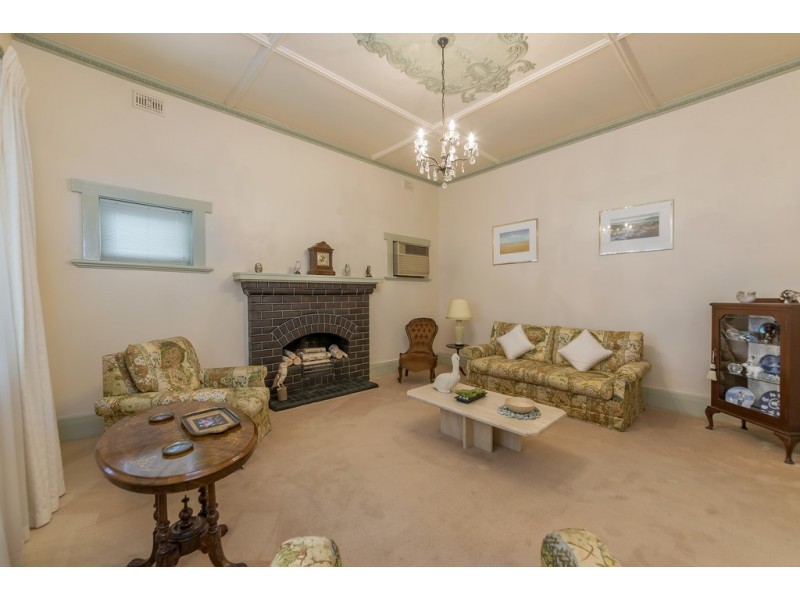 4 Narinna Avenue, Cumberland Park SA 5041