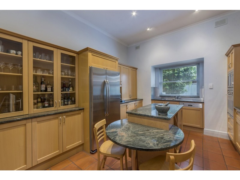 4 Narinna Avenue, Cumberland Park SA 5041