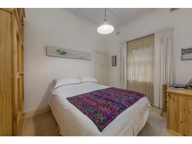 4 Narinna Avenue, Cumberland Park SA 5041